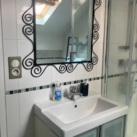 Centre-ville Climatise Avec Parking Gratuit *